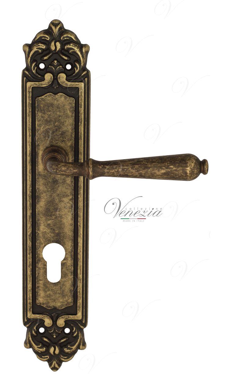 Door Handle Venezia  CLASSIC  CYL On Backplate PL96 Antique Bronze