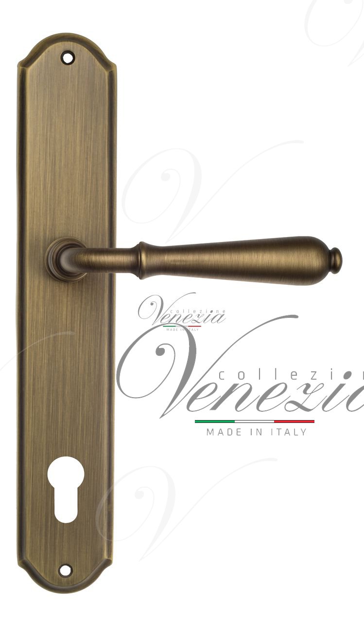 Door Handle Venezia  CLASSIC  CYL On Backplate PL02 Mat Bronze