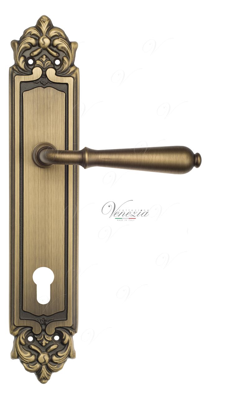 Door Handle Venezia  CLASSIC  CYL On Backplate PL96 Mat Bronze